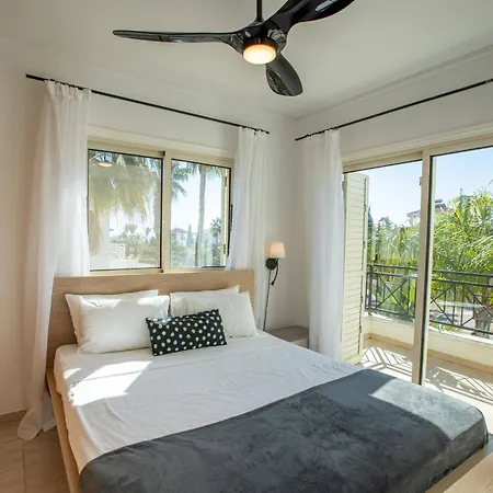 فيلة Phaedrus Living: Luxury Oceania أيا نابا