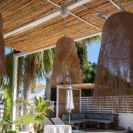 Phaedrus Living: Luxury Oceania * أيا نابا