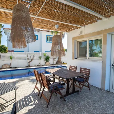 Phaedrus Living: Luxury Oceania * أيا نابا